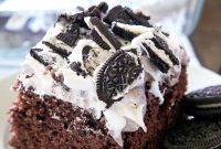 Oreo Poke Cake Recipe: Creamy Cookies and Cream Dessert