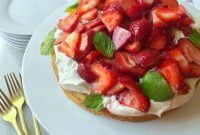 Buttery Strawberry Shortbread Cake Recipe