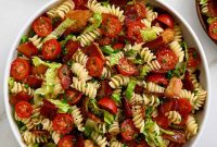 30-Minute BLT Pasta Salad with Crispy Bacon and Tomatoes