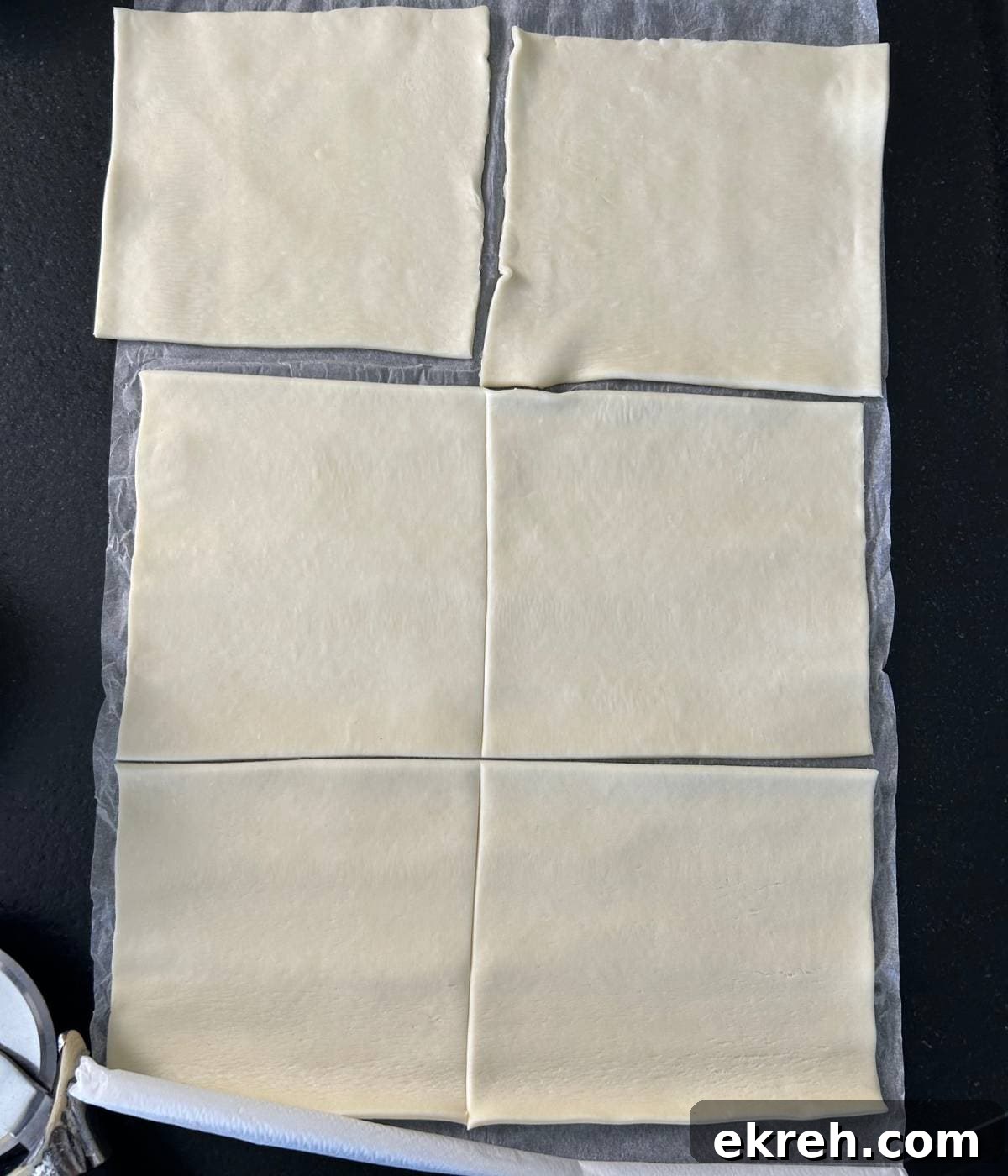 Puff pastry cut into 6 squares.