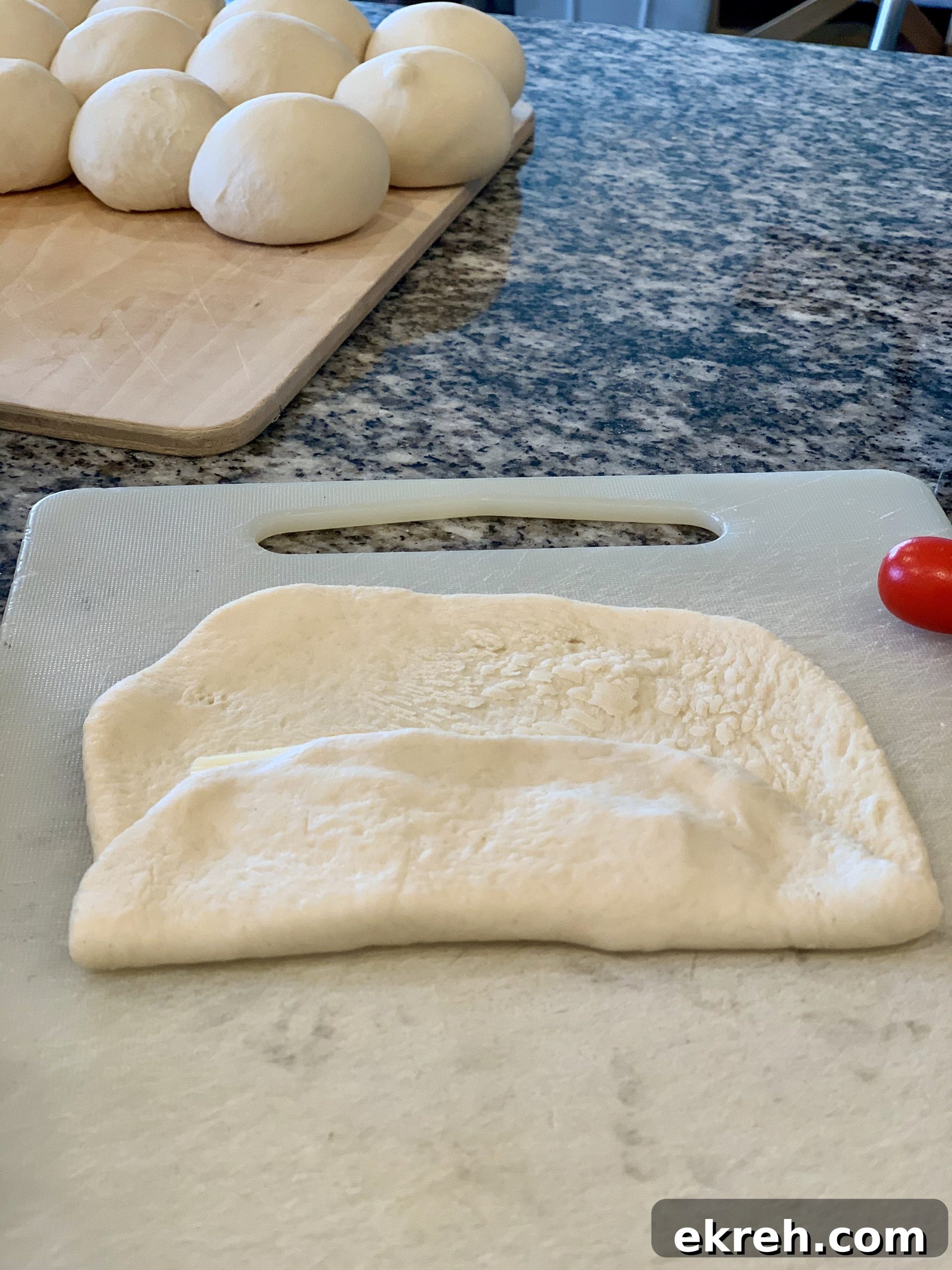 Naan and dipping sauce