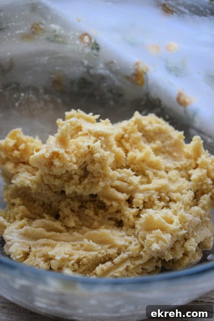 Shortcrust pastry in a glass bowl.