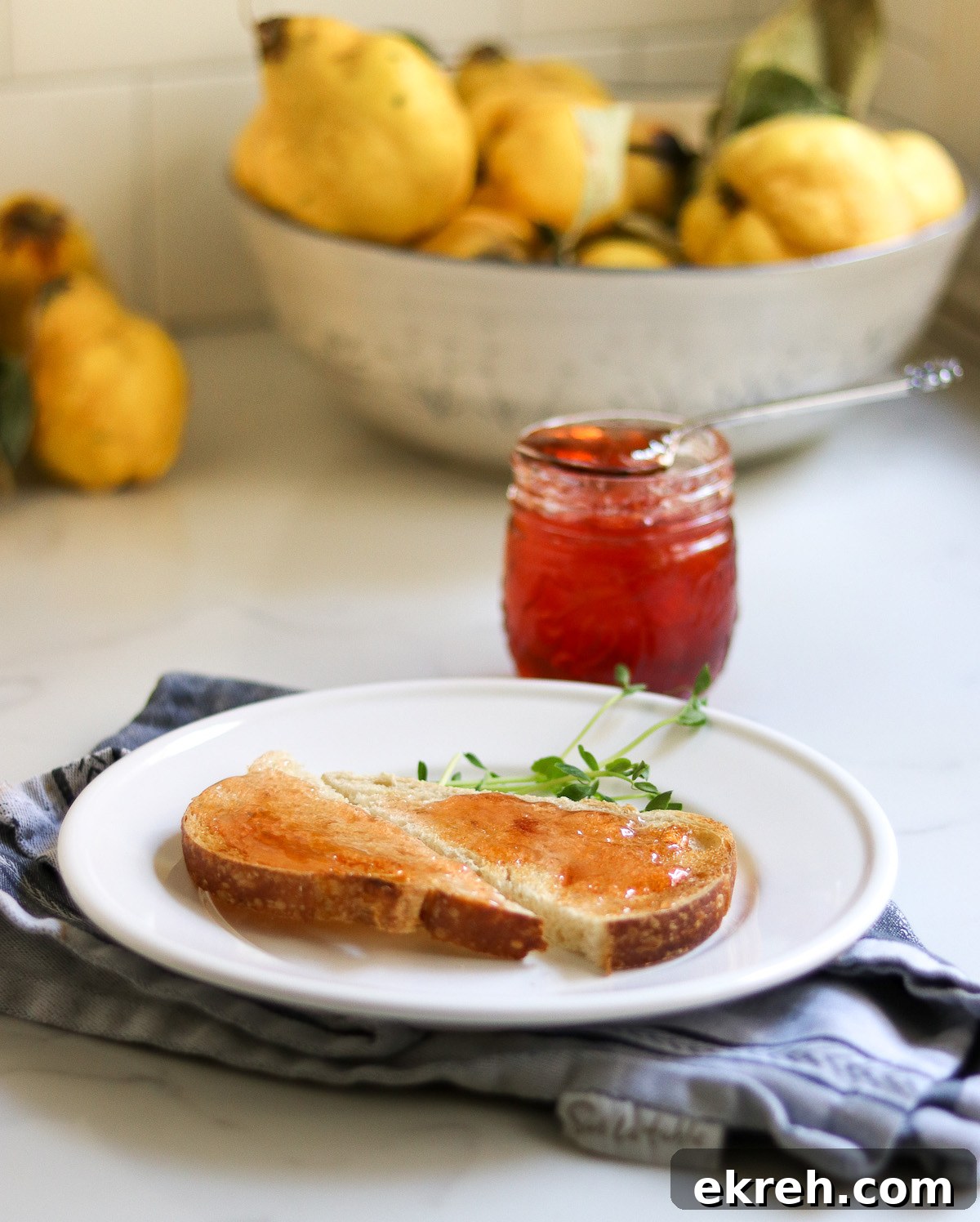 How to Make Quince Jelly: Classic Homemade Recipe 3 Serving Quince Jelly
