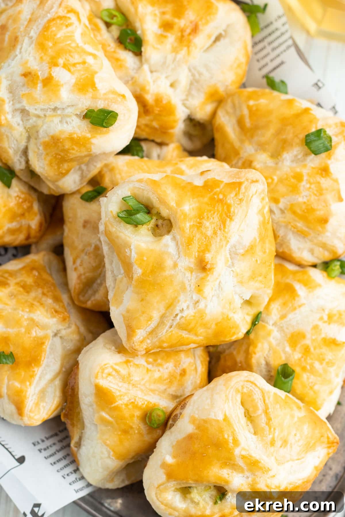Close up picture of the baked potato leek puff pastry bites.