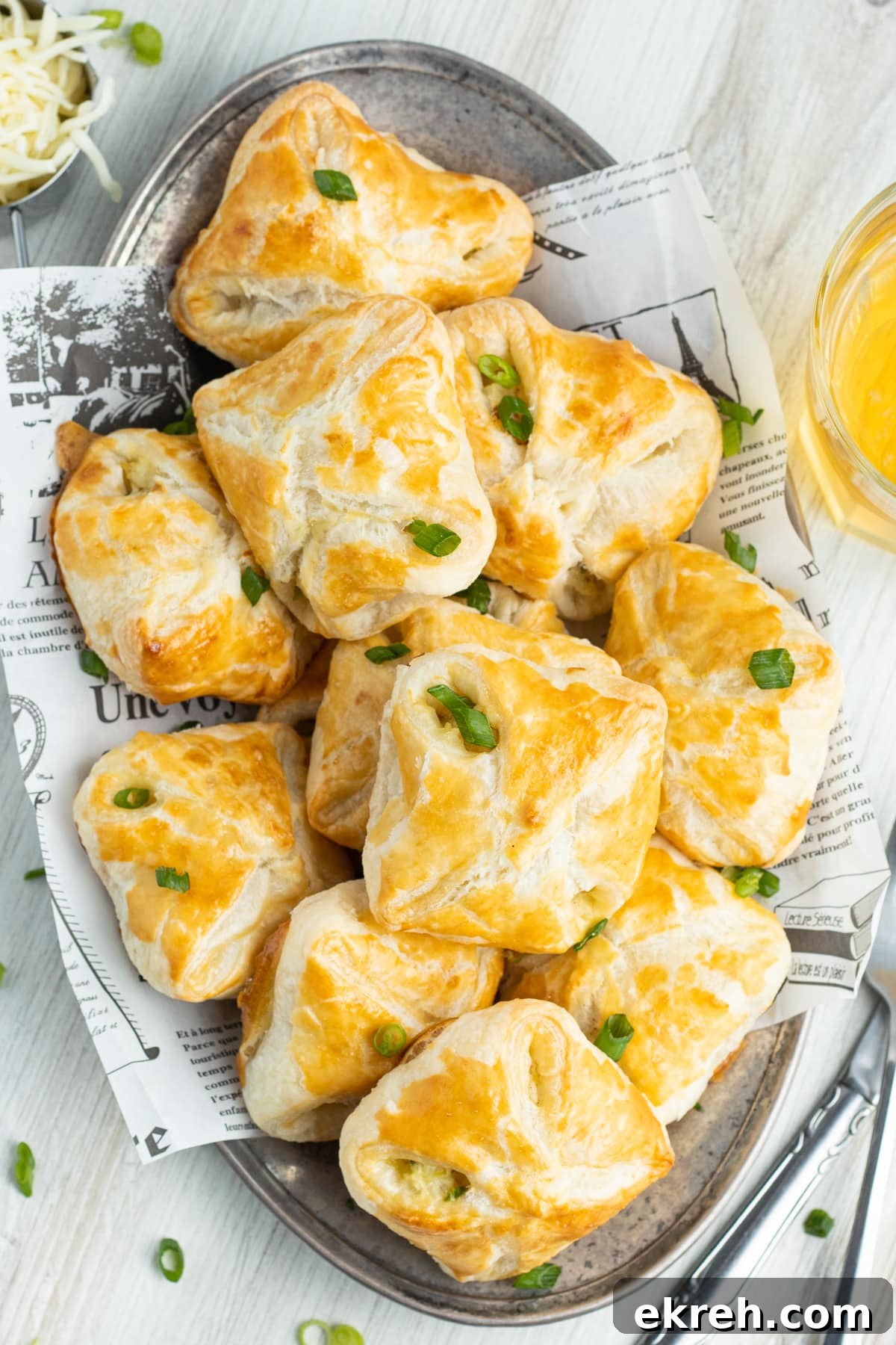 Oval plate with potato leeks bites.
