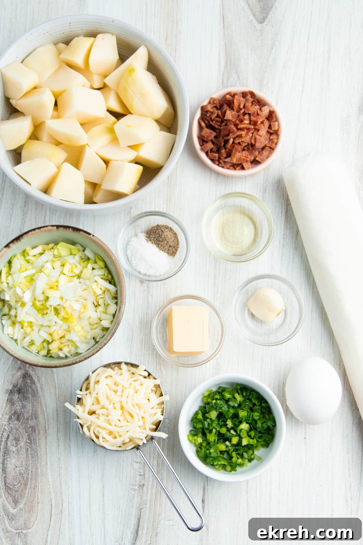 Picture of all individual ingredients in little bowls.