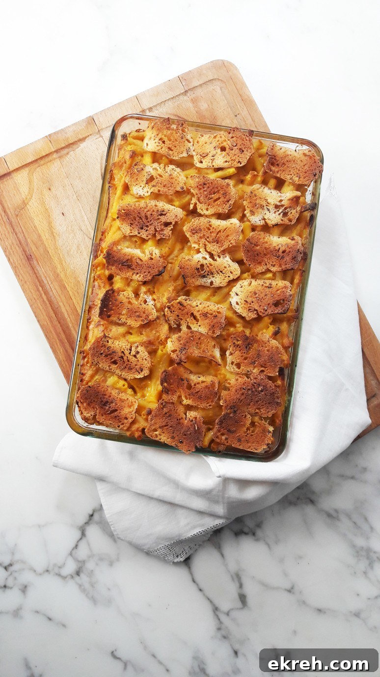 Pumpkin mac and cheese - make this for Thanksgiving.