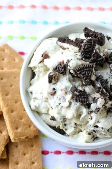 Oreo Poke Cake Recipe: Creamy Cookies and Cream Dessert 5 Oreo fluff dessert