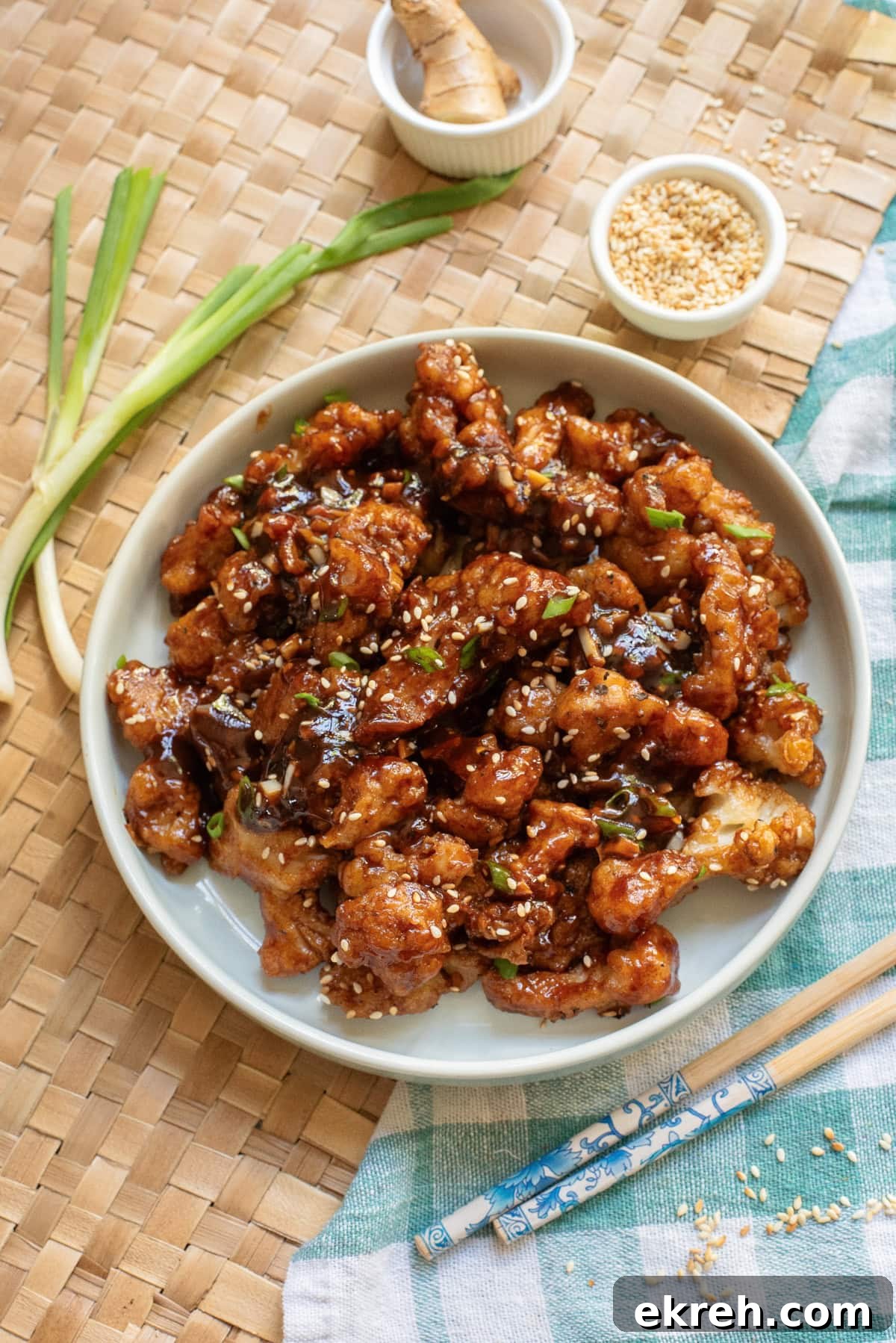 An overhead image of gobi manchurian on a plate.