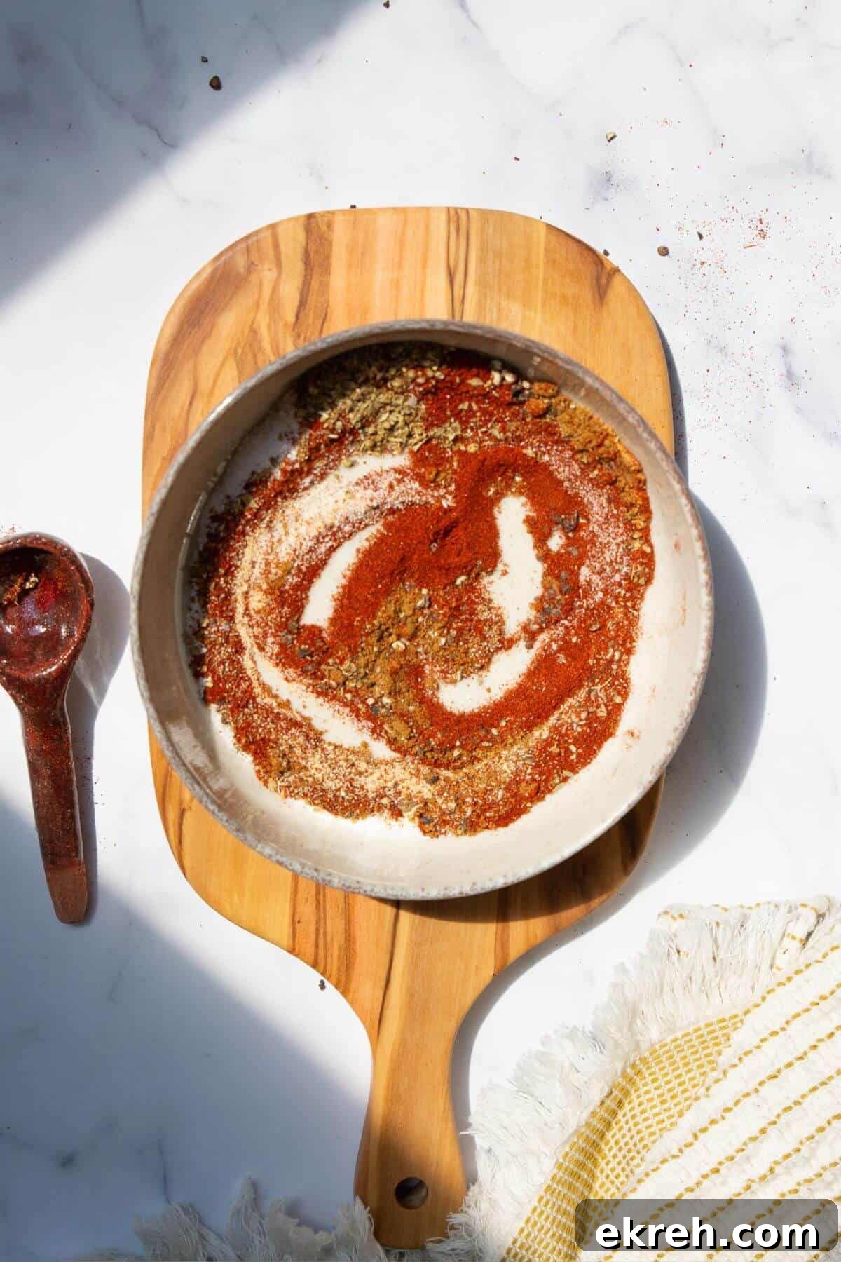 Easy ground turkey seasoning in a small bowl.