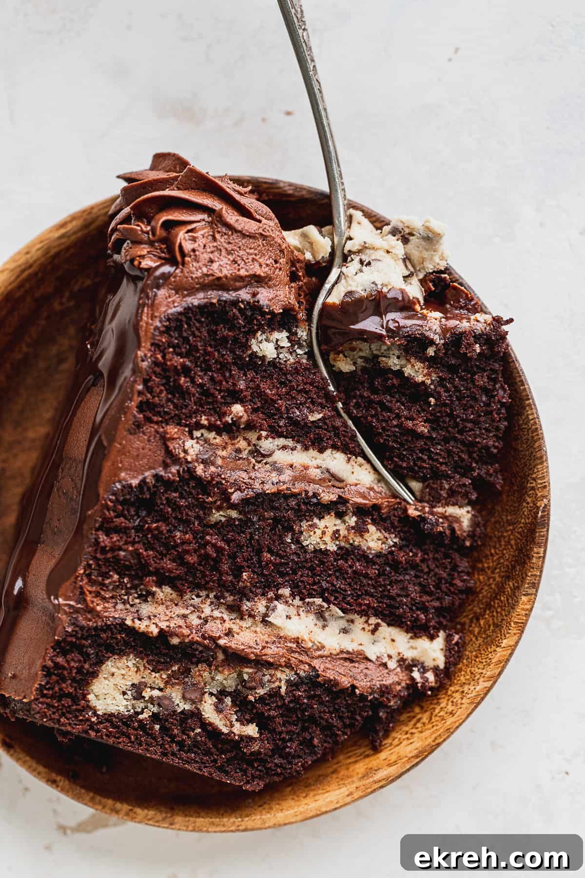 Cake slice on a plate.