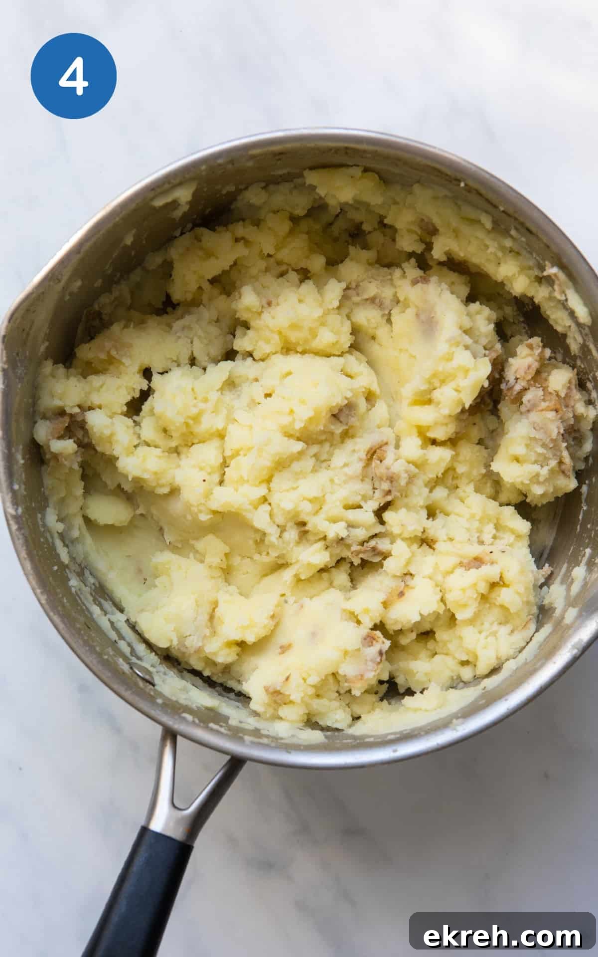 Mashed potatoes in a pot.