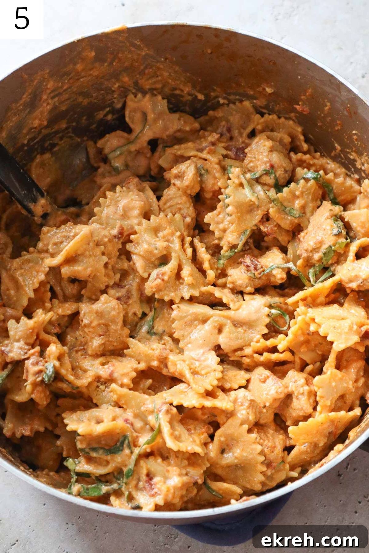 pot with chicken ricotta pasta with fresh basil mixed well.